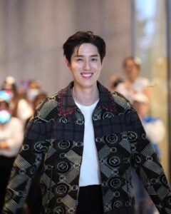 ต่อ ธนภพ ลีรัตนขจร